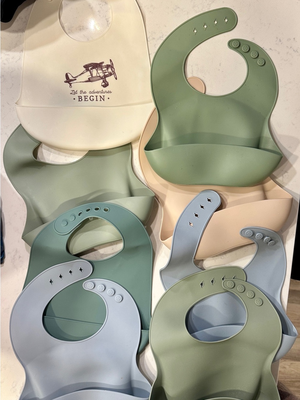 8 Silicone baby bibs. NEVER USED . Price is for all !!